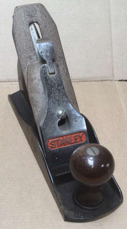 Stanley No. 4 smoothing plane, in original box. Well used with respect.