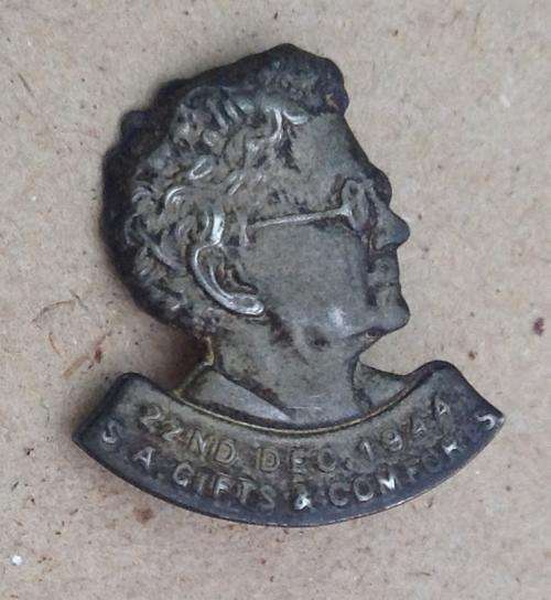Ouma Smuts December 1944 Gifts & Comforts Badge.