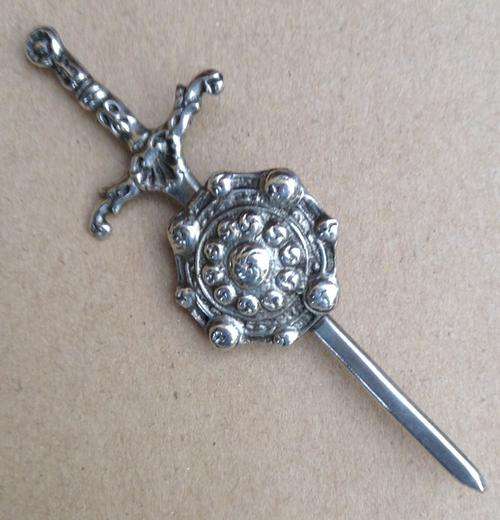 Kilt Pin marked Silver, 9.39 grams, 82 mm length........postage R23.00