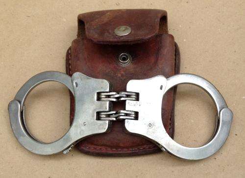 Handcuffs.....no key.....pouch is not correct nor perfect.....postage R26.00