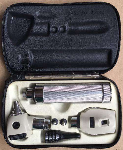 Welch Allyn Diagnostic Set....Ophthalmoscope / Otoscope in very good condition, seems never used