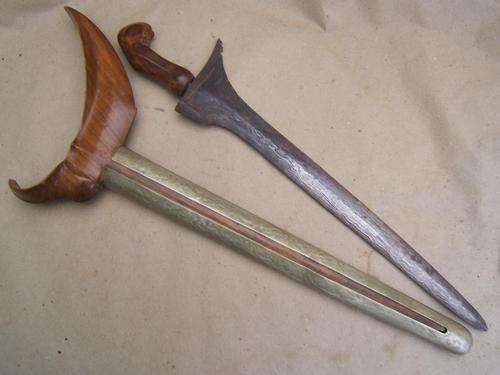 Kris/Keris....overall length 430mm, blade 330/360mm depending how measured