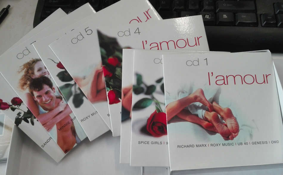 Love Hurts - 128 Classic Love Songs (70`s, 80`s, 90`s) 8x CD Box Set Import