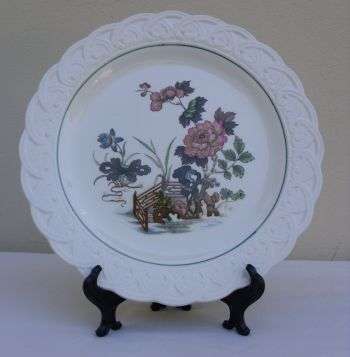 WEDGWOOD WALL PLATE - EASTERN FLOWERS - POSTAGE R40