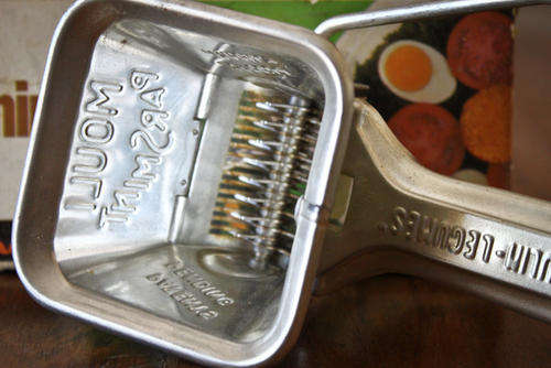 MOULI PARSMINT VINTAGE FRENCH HERB GRATER NEVER USED
