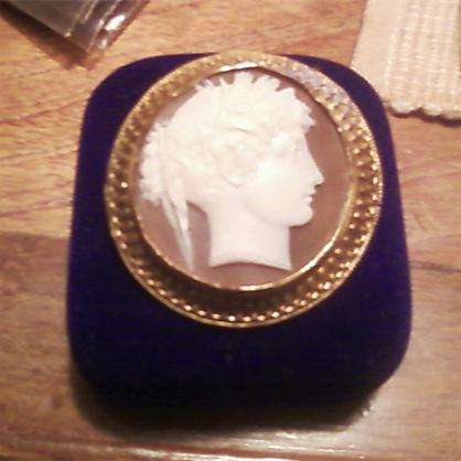 VINTAGE CAMEO BROOCH OR NECKLACE PIECE