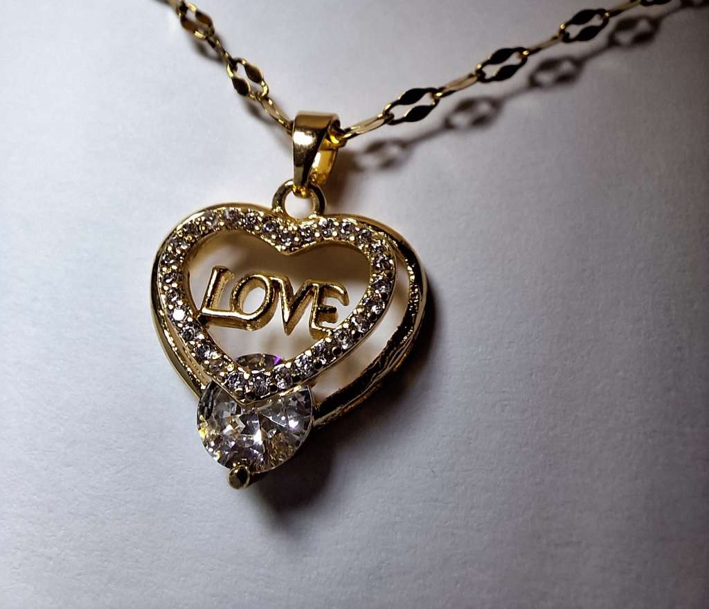 `R999` Bargain 18K Gold Plated Heart Shape Necklaces