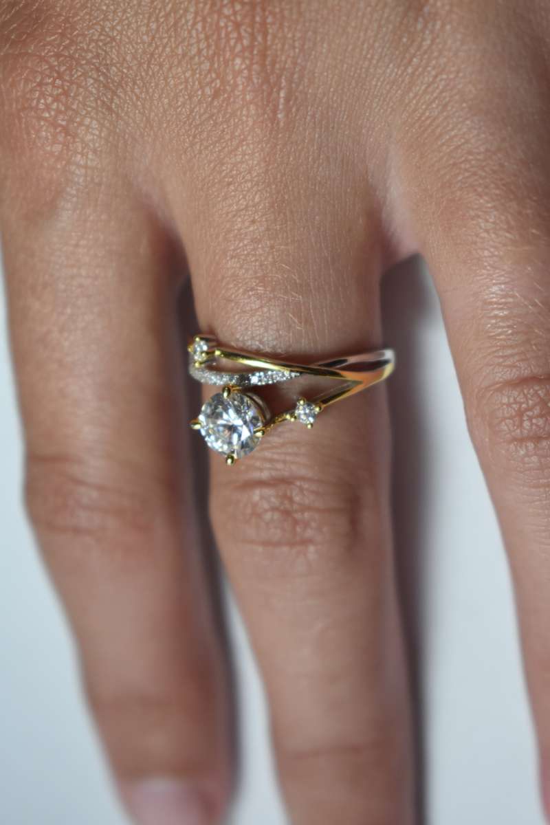 `R7500` Unique Ring with 1ct Moissanite with Certificate of Authenticity