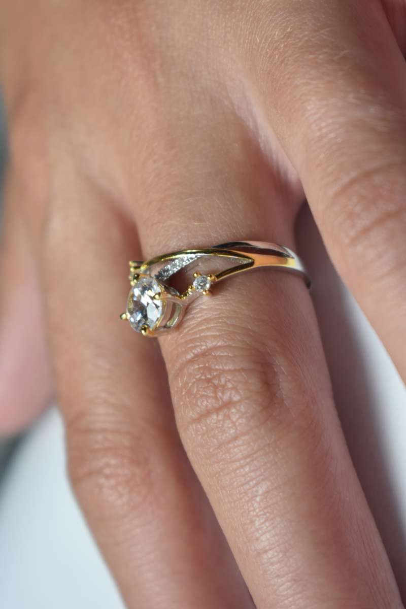 `R7500` Unique Ring with 1ct Moissanite with Certificate of Authenticity