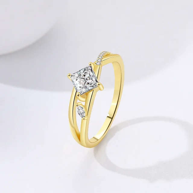 R8000!!!! Engagement Ring With `GRA` certificate of Authenticity