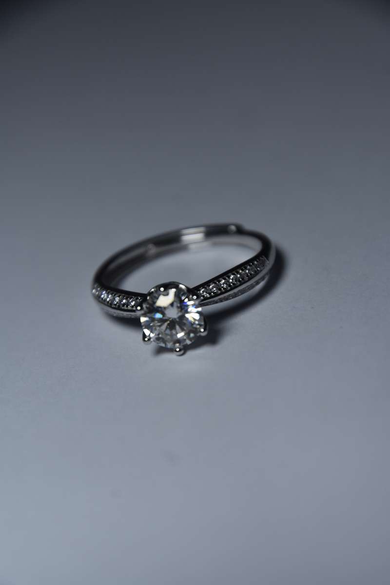 `R7000` Engagement Ring With Certificate Of Authentication!!!