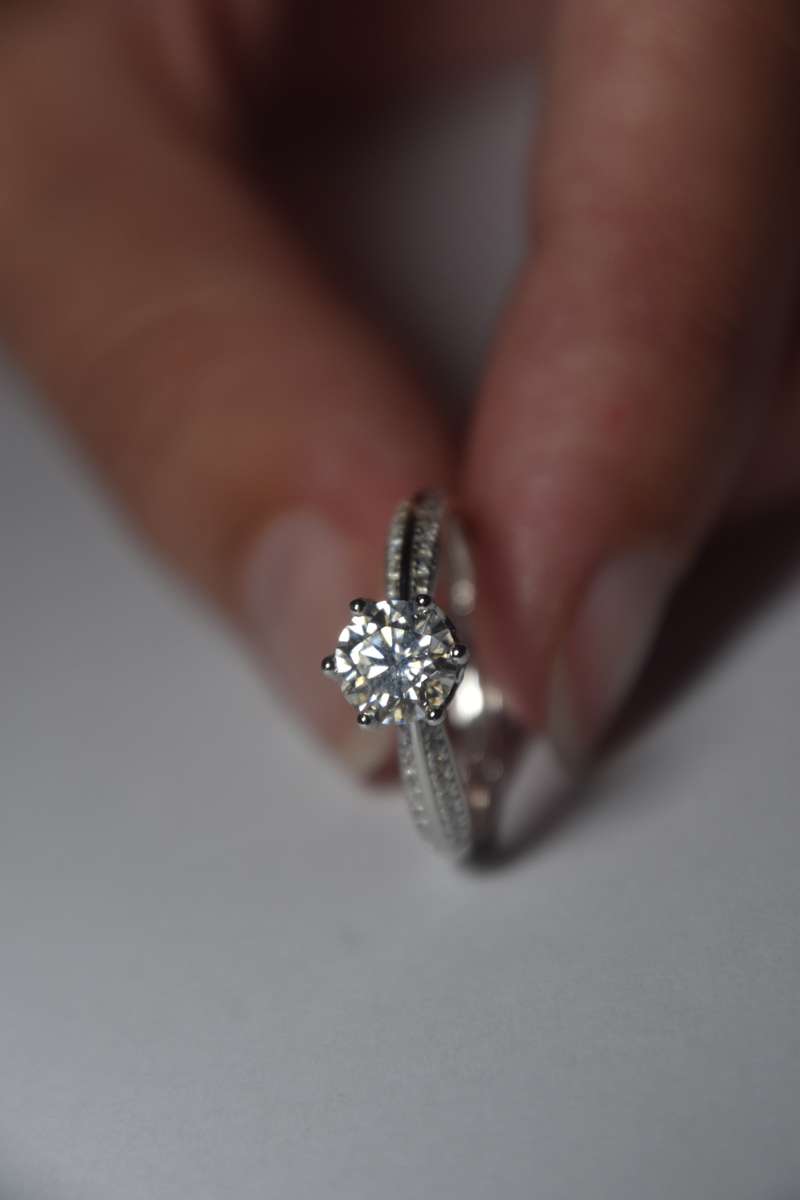 `R7000` Engagement Ring With Certificate Of Authentication!!!