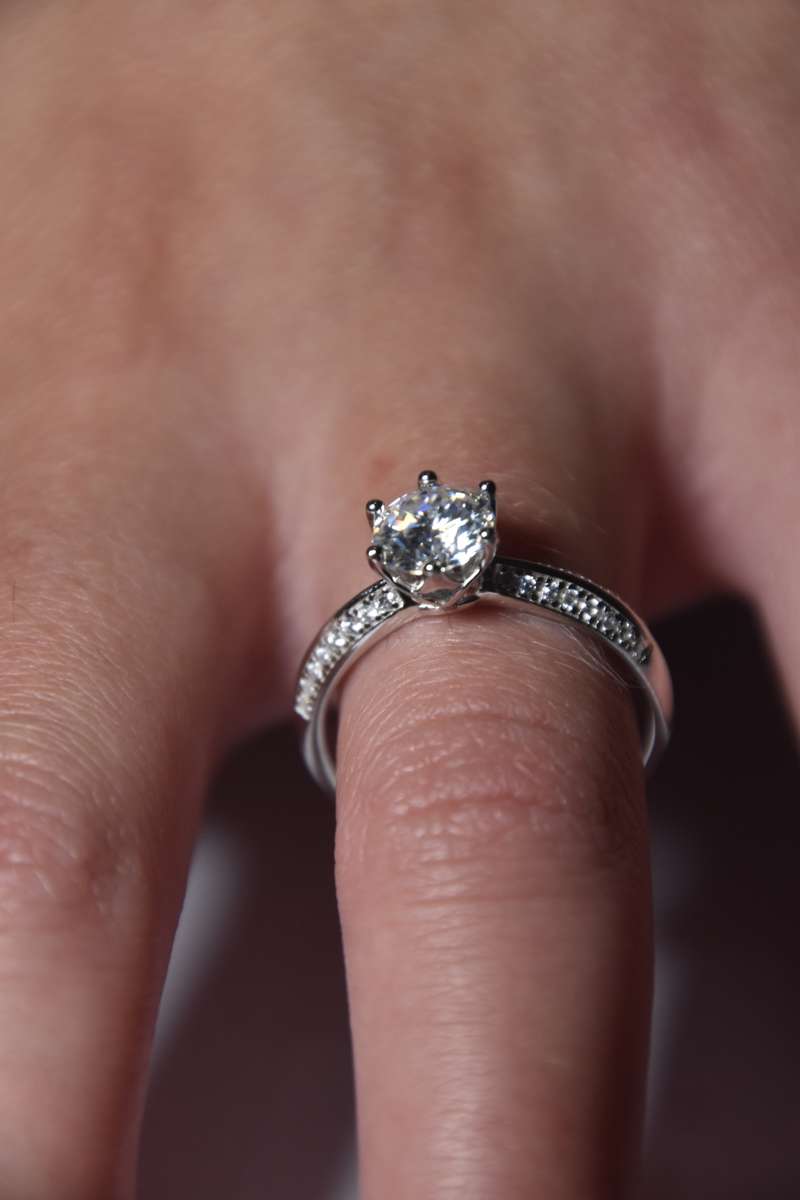 `R7000` Engagement Ring With Certificate Of Authentication!!!