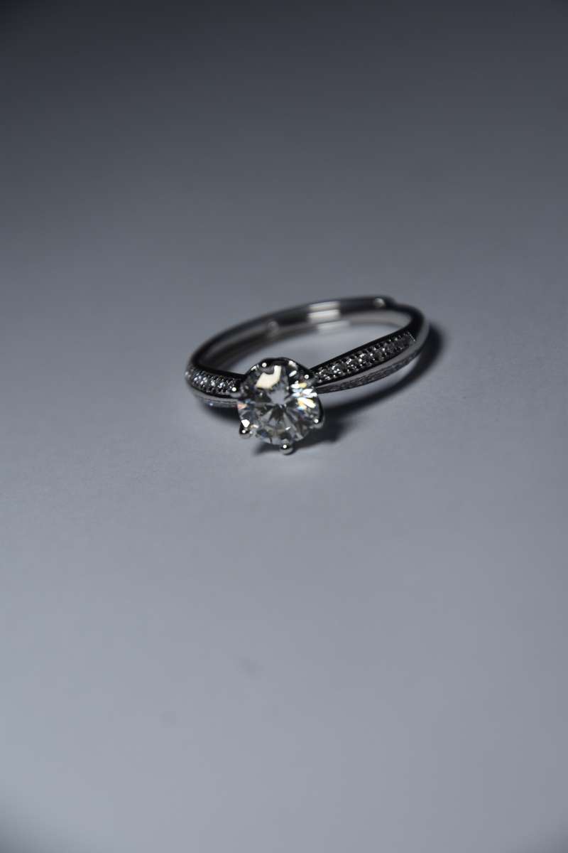 `R7000` Engagement Ring With Certificate Of Authentication!!!