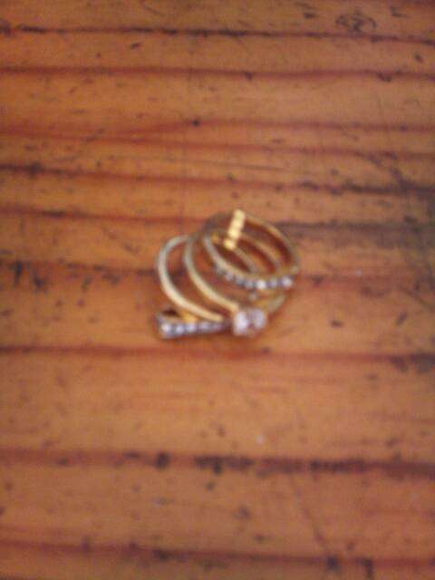 3 piece gold ring with diamantes