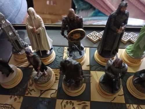 Eagle moss lord of the rings chess set