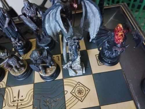 Eagle moss lord of the rings chess set