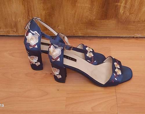 Ladies size 7 shoes( Heels, flat and more)