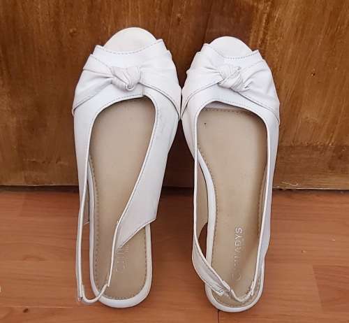 Ladies size 7 shoes( Heels, flat and more)