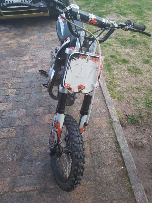 125cc BIG BOY PIT BIKE! AS GOOD AS NEW, RUNS PERFECT! HARDLY USED!