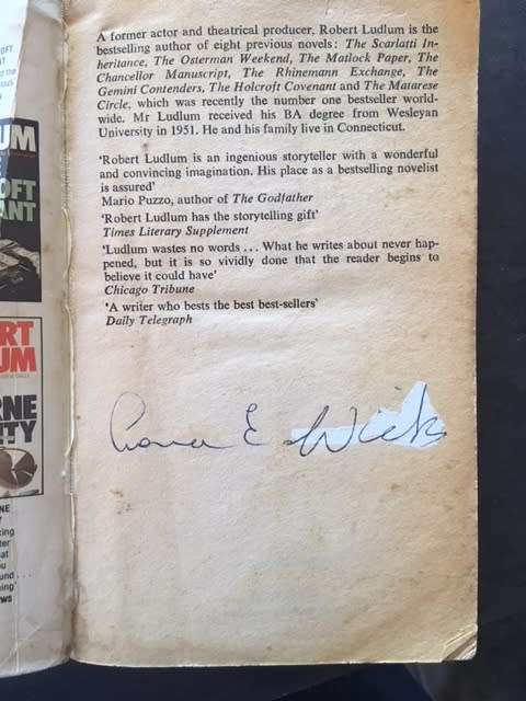 The Bourne Identity (Jason Bourne #1)  - Robert Ludlum (Paperback)