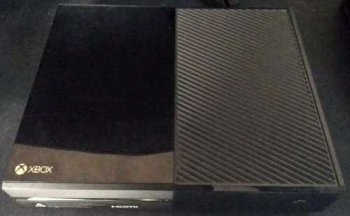 BOXED X-Box One 500GB Console INCLUDING Battlefield 1 Digital Code & Original Wireless controller.