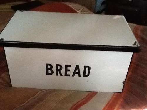 Enamel bread tin