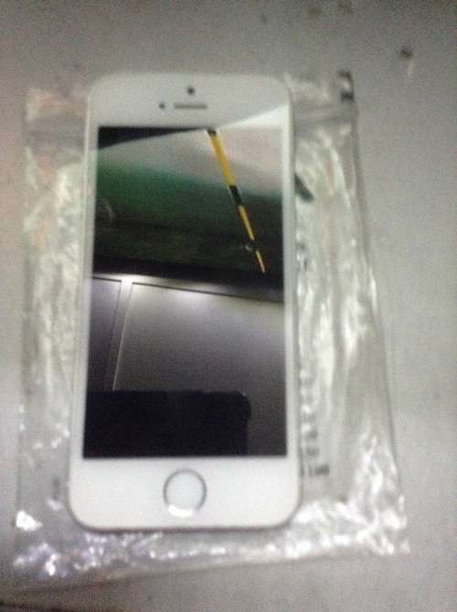 iPhone 5s white no iCloud 64gig