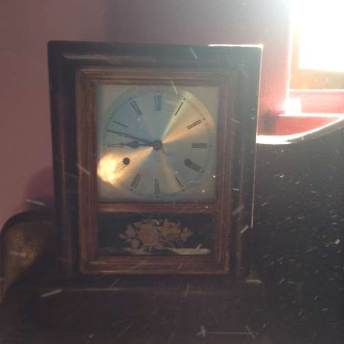 Wooden windup mantel and key