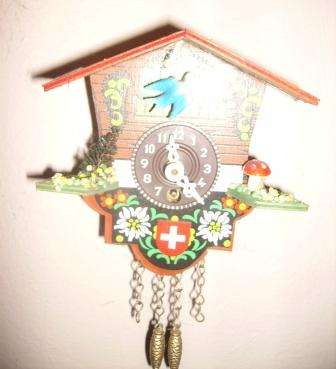 NOVILTY SMALL WIND UP CLOCKS