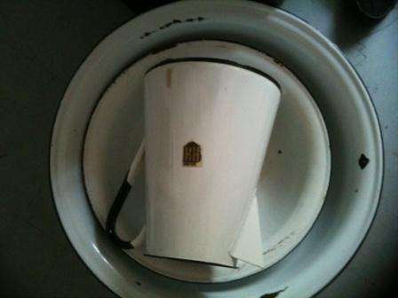 2 enamel dishes and 1 jug