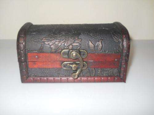 Beautiful Hand Crafted Wooden Trinket Box - (6.5cm x 12cm)