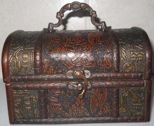 Beautiful Hand Crafted Wooden Trinket Box with Handle