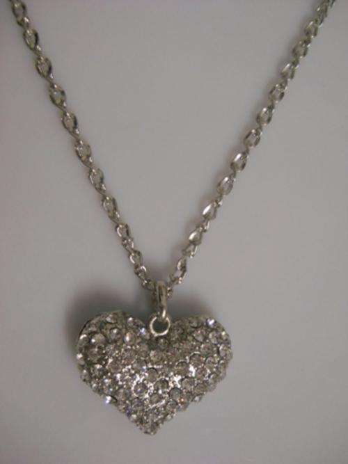 Beautiful "Diamante Heart" Pendant on Chain