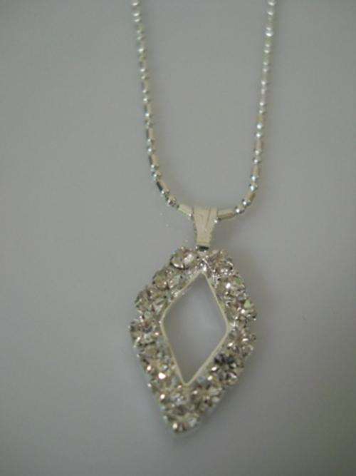 Beautiful "Diamante Diamond Shaped" Pendant on Chain