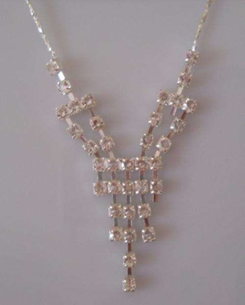 Beautiful "Diamante " Neclace (C)