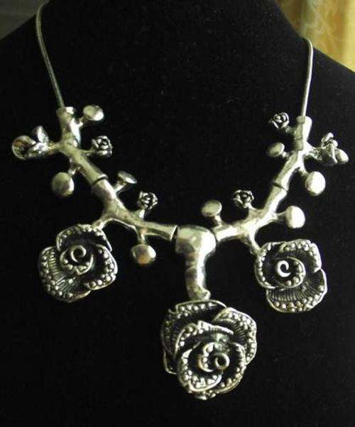 Gorgeous Tibet Style Roses Necklace