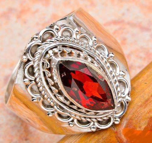 GORGEOUS GARNET SOLID .925 STERLING SILVER RING SIZE 8