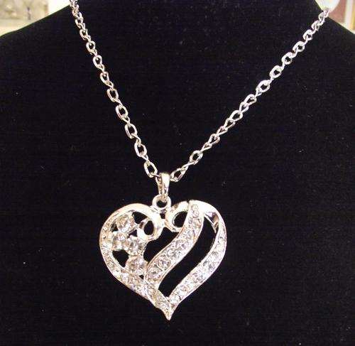 Lovely Silver Tone Rhinestone Crystal Heart Pendant Necklace