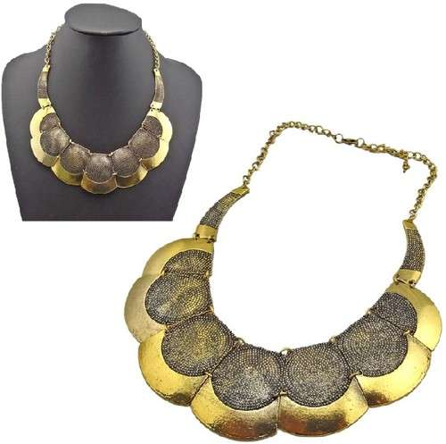 European Style Simply Retro Gold Spotted Alloy Carved Petal Collar Bib Necklace