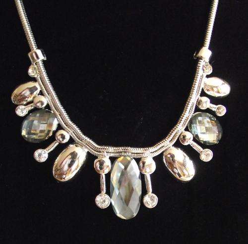 Lovely silvertone Ellipse Crystal  Necklace  (Free Gift Box)