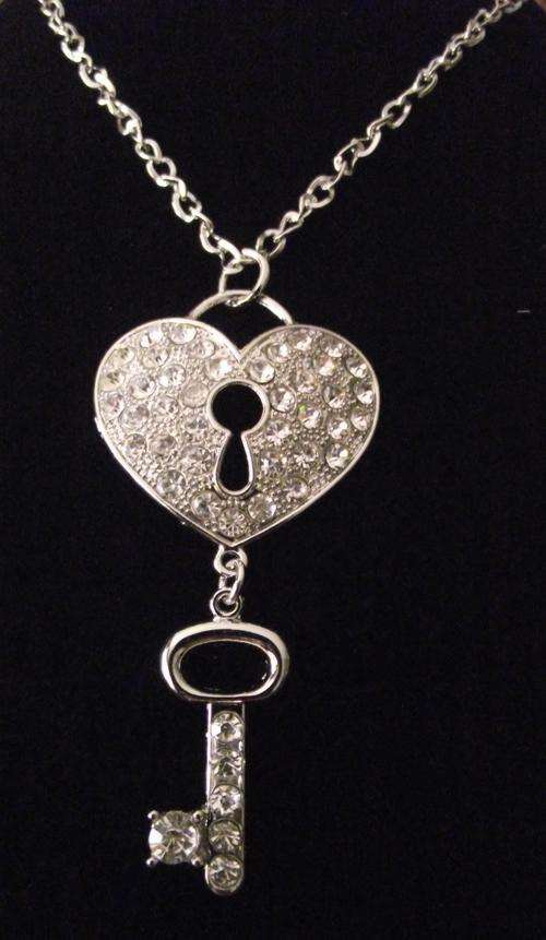 Stunning Long Chain Lockheart & Key Pendant Necklace