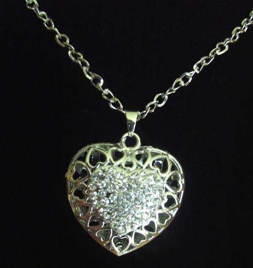 Lovely Silver Tone Rhinestone Crystal Heart Pendant Necklace