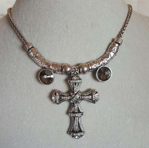 Beautiful  Silver Rhinestones Cross Pendant Necklace