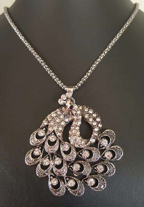 Silver  Rhinestones Peacock Pendant & Popcorn Chain Necklace