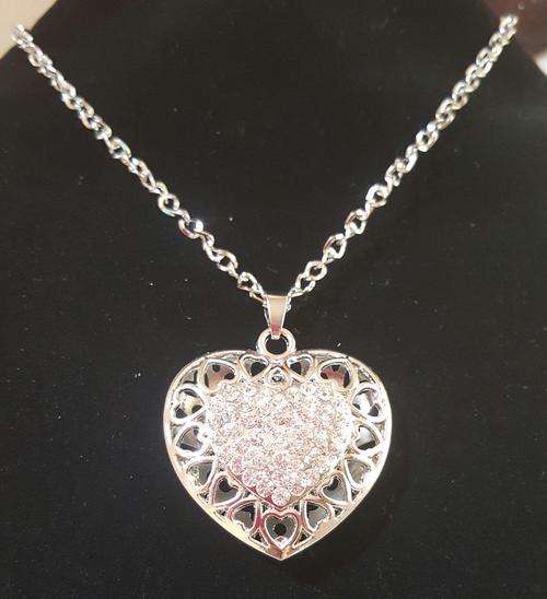 Lovely Silver Tone Rhinestone Heart Pendant Necklace