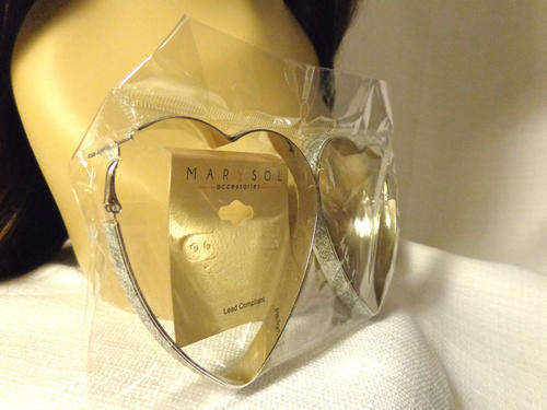 MICRO GLITTER HEART LIGHTWEIGHT DANGLE EARRINGS