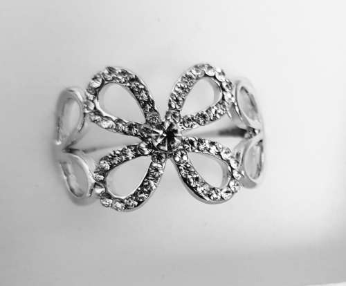 GORGEOUS SILVER FILLED FLOWER RHINESTONES LADIES RING SIZE 8.75