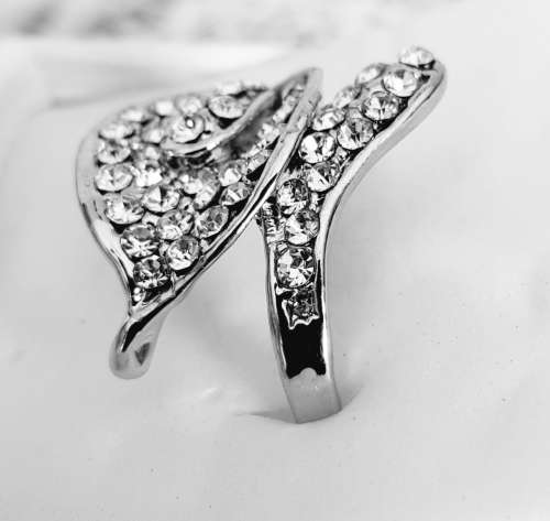 FASHION  SILVER FILLED  RHINESTONES LADIES DRESS RING