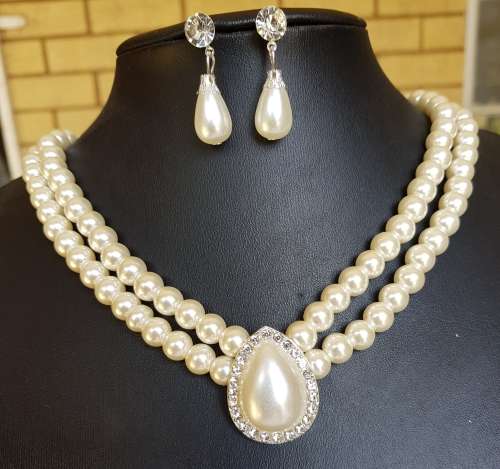 Lovely Crystal Rhinestone  Pearl  Pendant Necklace Earrings Set